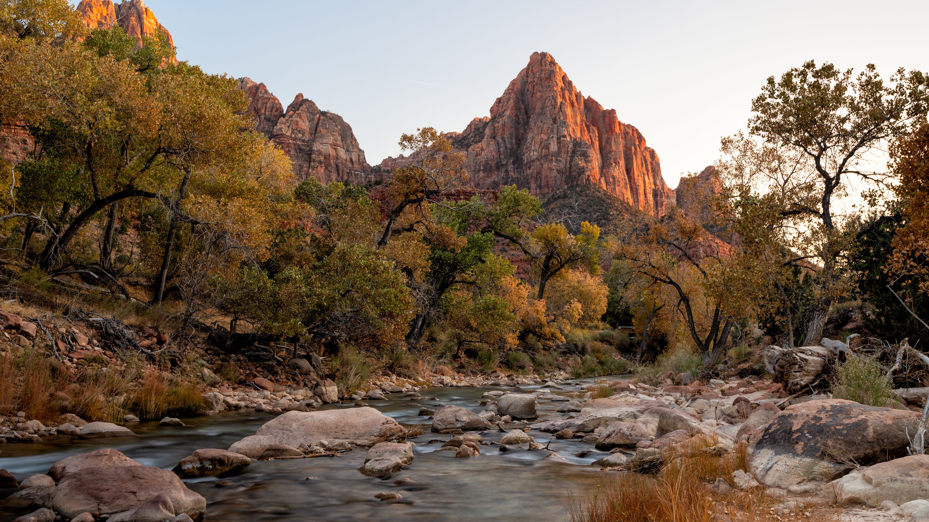 小决定(2010年，冯小刚请李健写歌，李健哼唱出来，他却不...)-华海博客