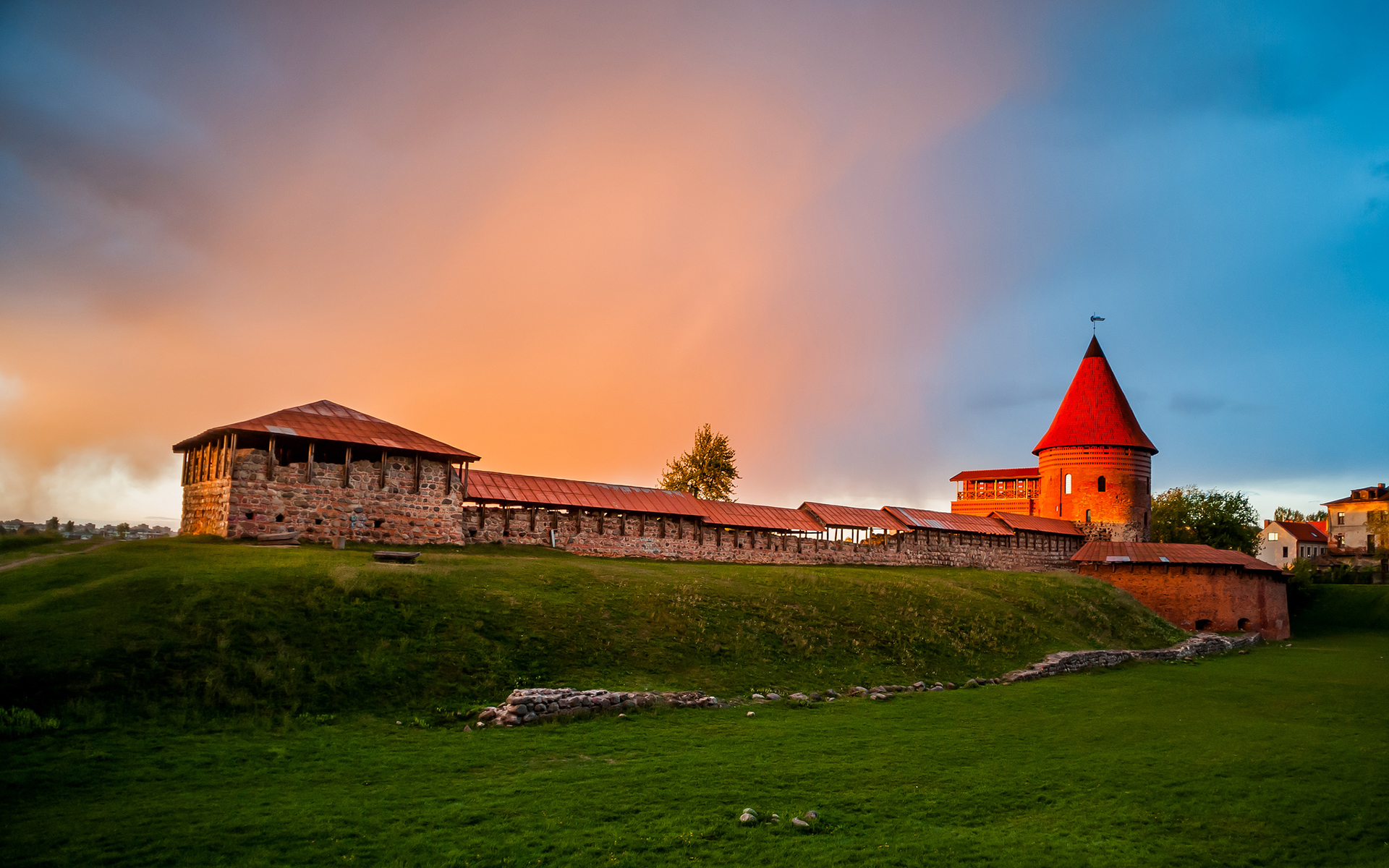 腾讯视频播放器(B站最大竞争对手来了！这个弹幕神器免费看番，全网资源免费下载)-华海博客