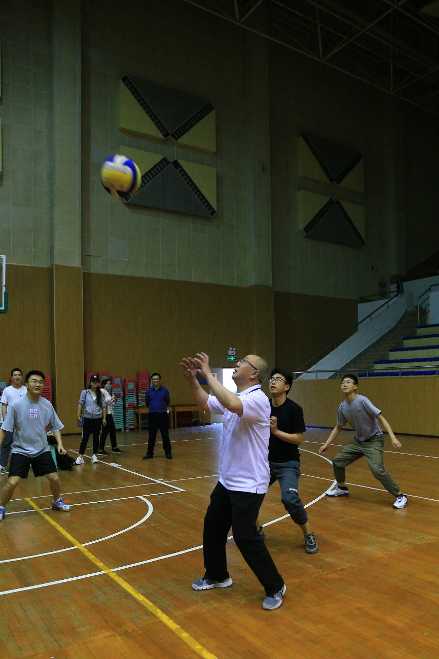 棒球服脱皮(棒球服带你领略春天气息)-华海博客