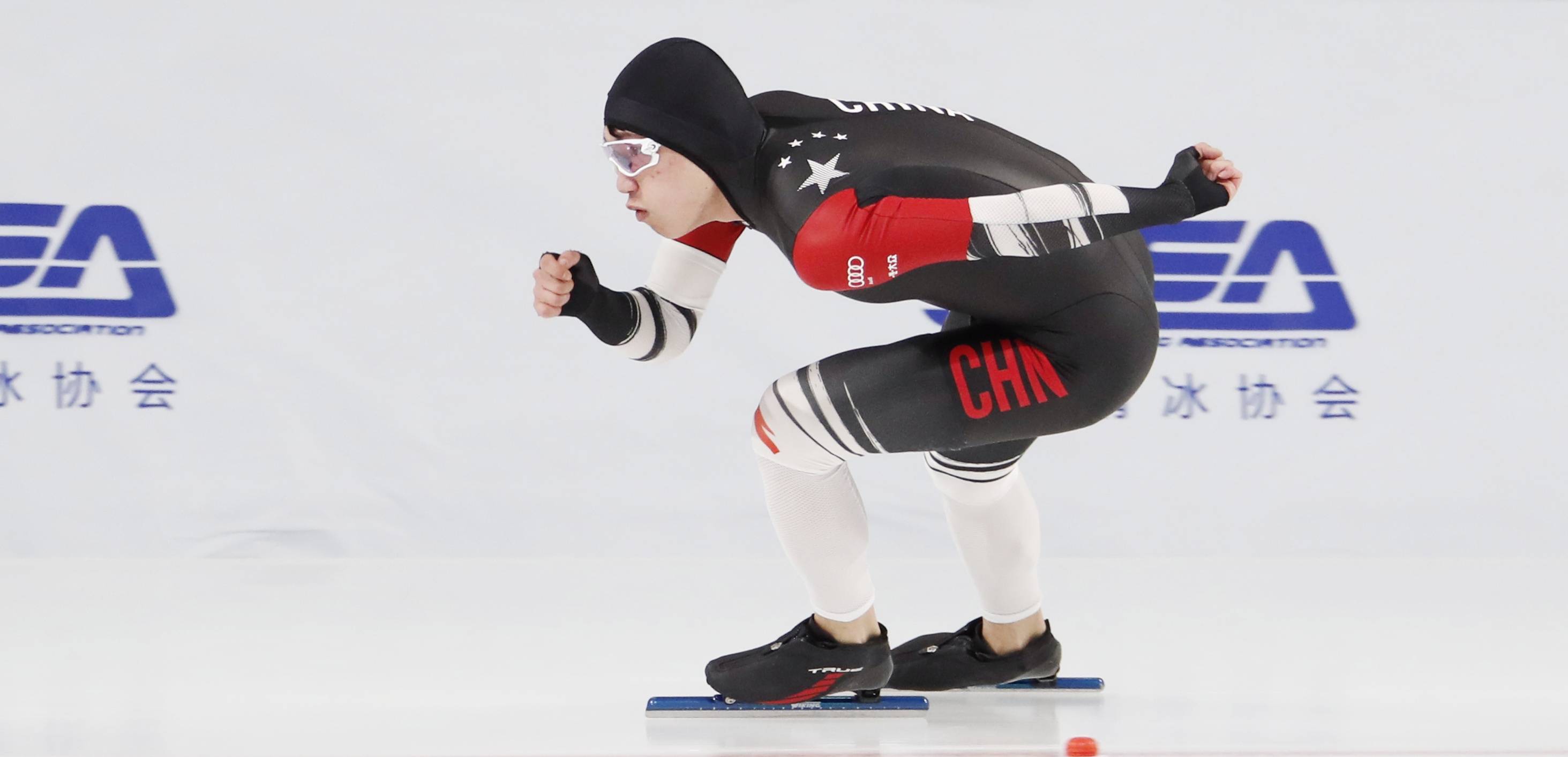 台球肩膀舒展(台球的标准姿势)-华海博客