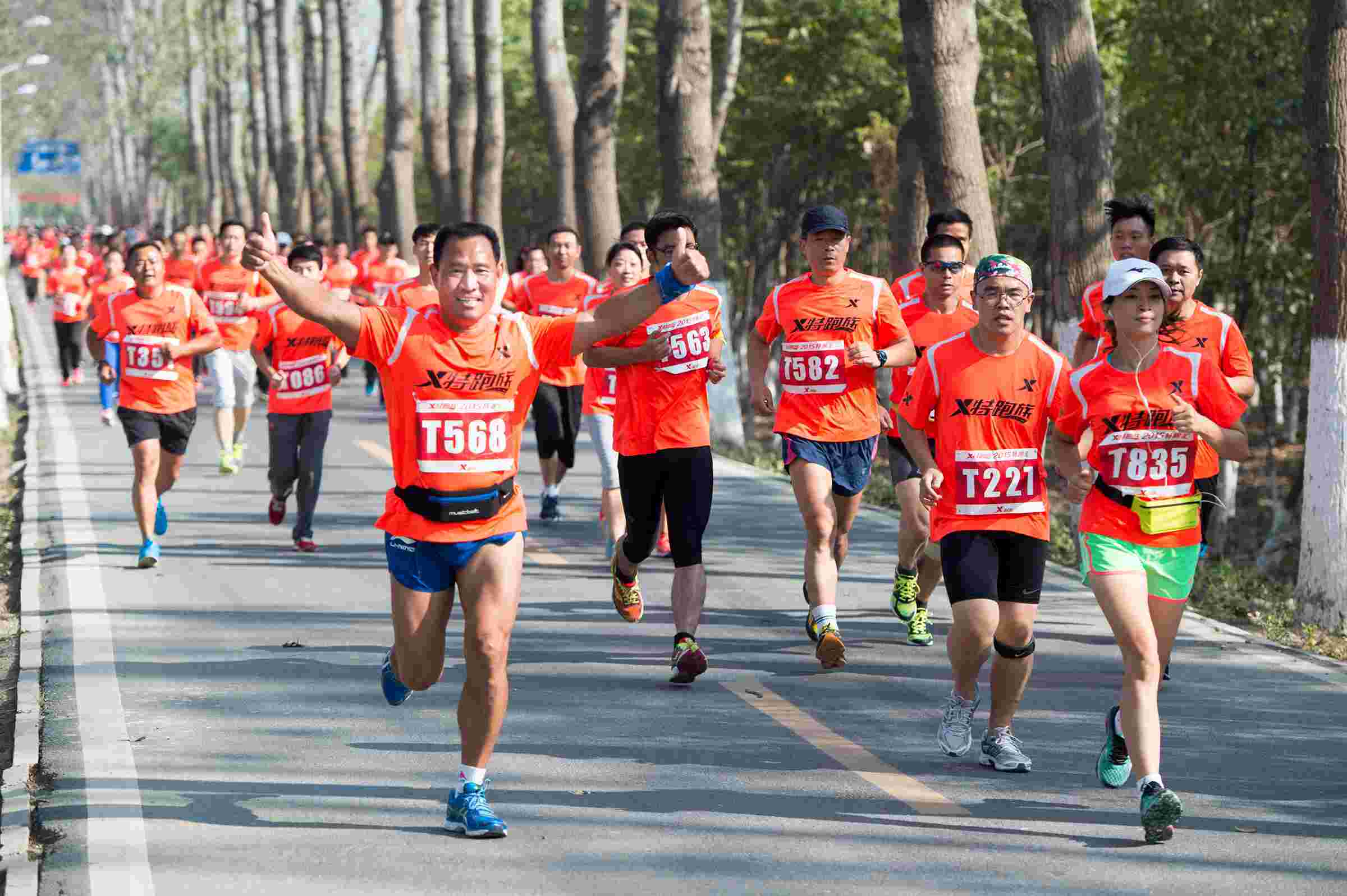 自传排球动作(郎平自传：女排是一面旗帜，不属于自己，她是80年代的象征)-华海博客