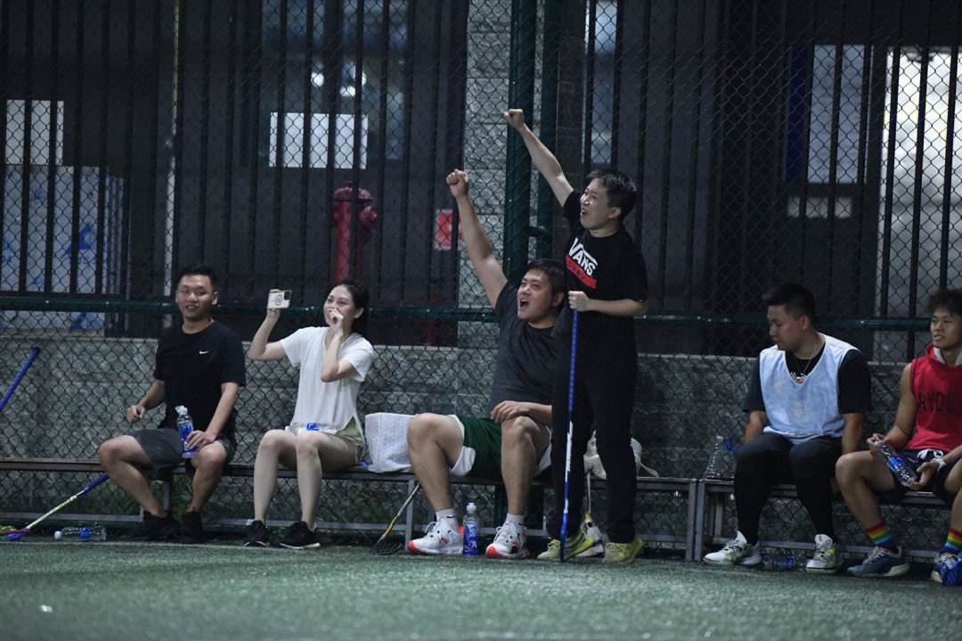 排球的攻球(不管是女篮还是女排，防守攻球和配合性都比男篮男排好)-华海博客