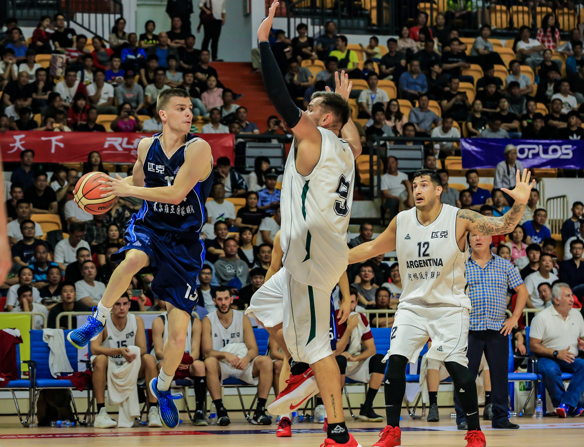 排球发球后进几号位(浅谈排球比赛中发球的规则和重要性)-华海博客