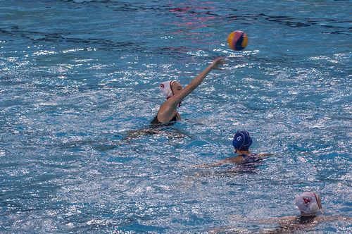 排球居家小游戏(沪上中小学自编居家体育项目 运动操做起来 铺垫子不扰民)-华海博客