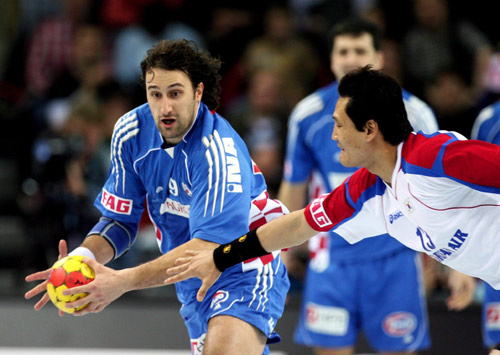 高尔夫7后座放倒视频(7万多买家用车就选它，空间大、操控好、配置全，比高尔夫更实用)-华海博客