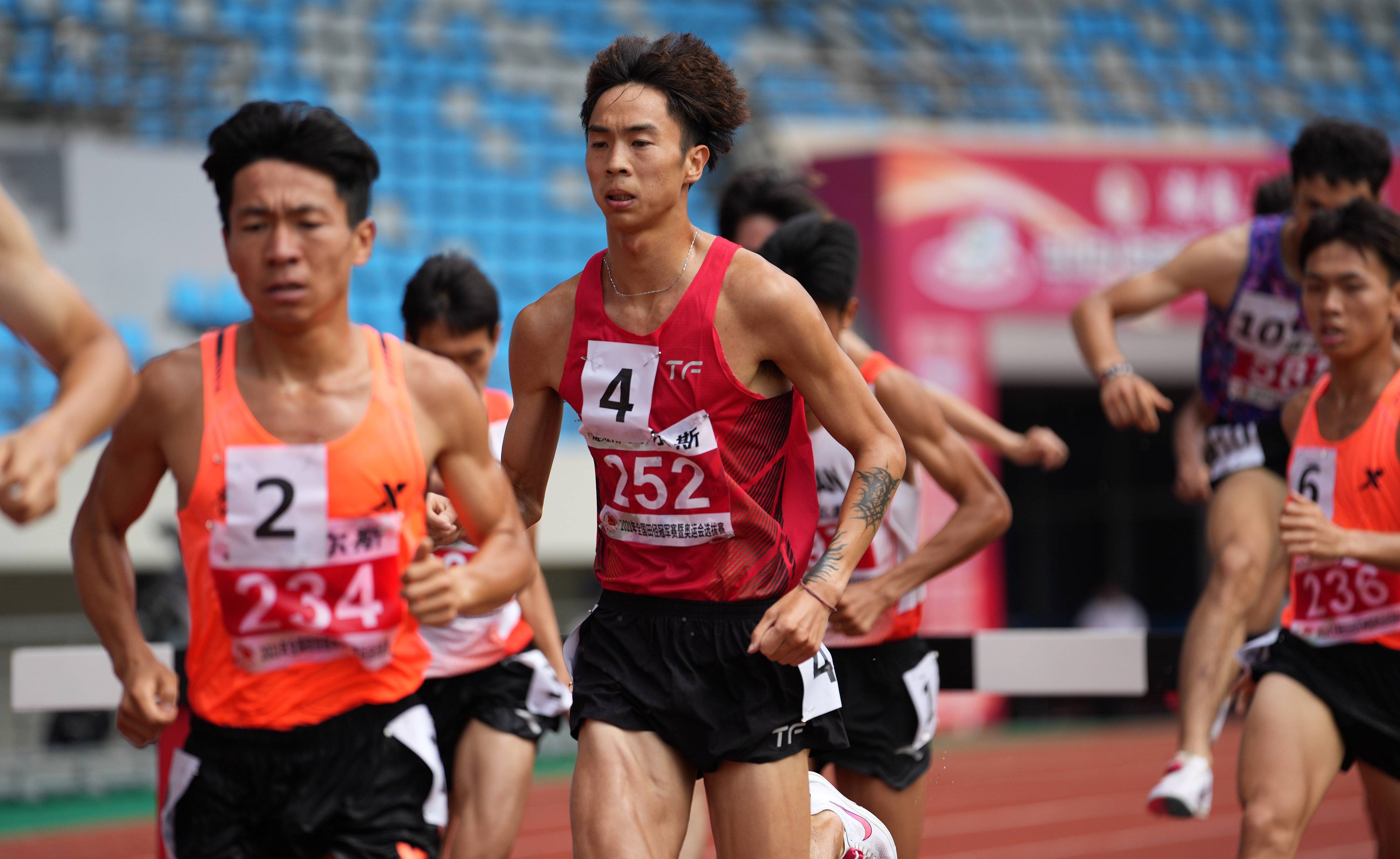 气排球比赛一场几个人(比赛场地、装备、规则、裁判……气排球竞赛策划全方位指南！)-华海博客