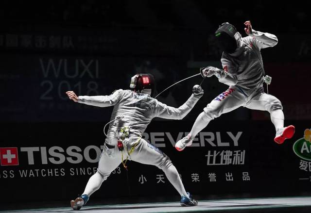 敞篷高尔夫r(性能遇上性感 媒体实拍高尔夫R敞篷版)-华海博客