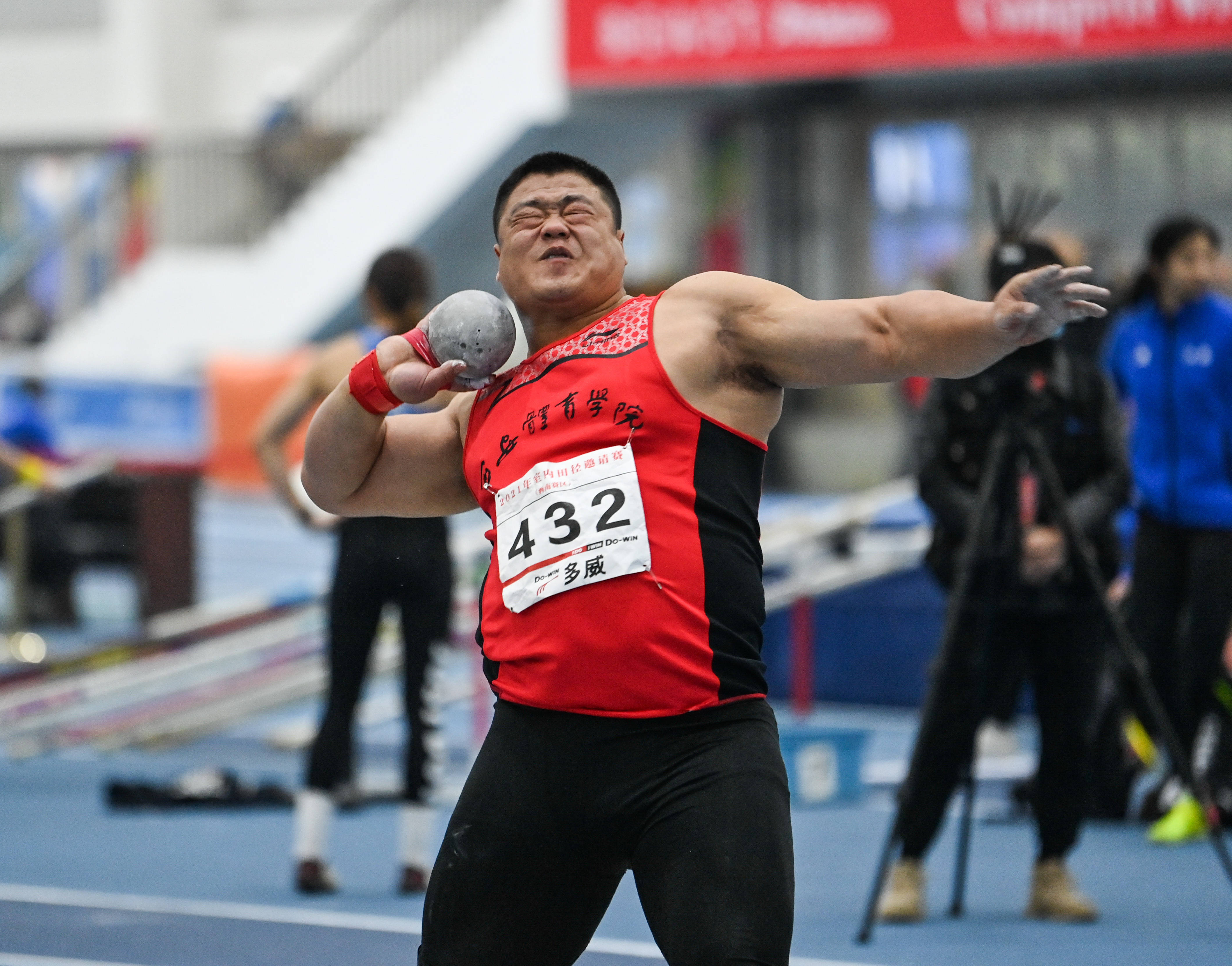 排球集训(中国女排18人集训！6大新人无缘国家队，4位三朝元老依旧是顶梁柱)-华海博客