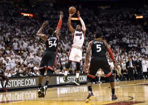 篮球怎样运(揭秘NBA独特的训练方式：库里蒙眼运网球，内线把拳击当成必修课)-华海博客