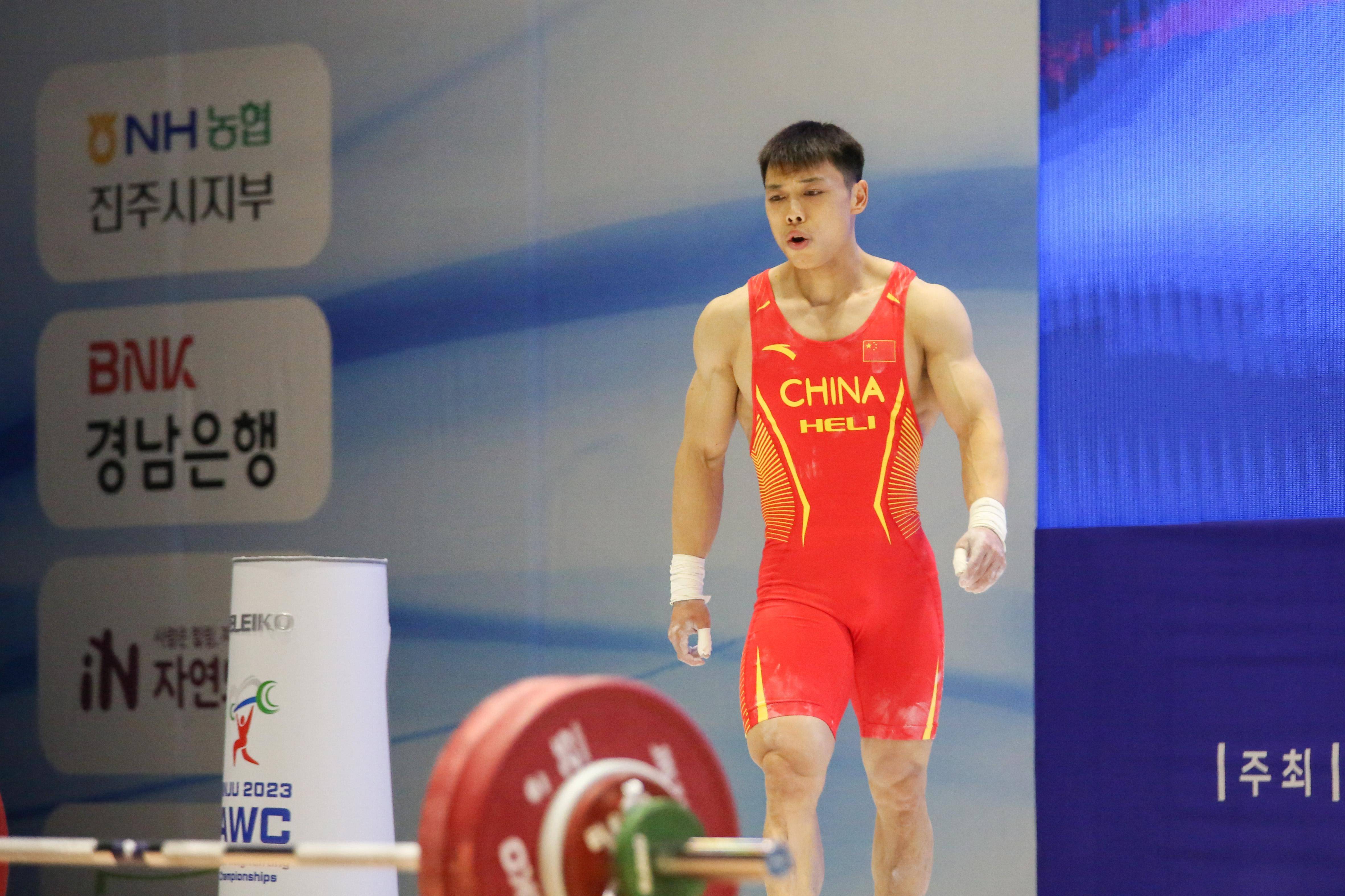 美国排球海曼猝死视频(四肢纤细、修长，身高优秀，竟也可能是一种病？)-华海博客