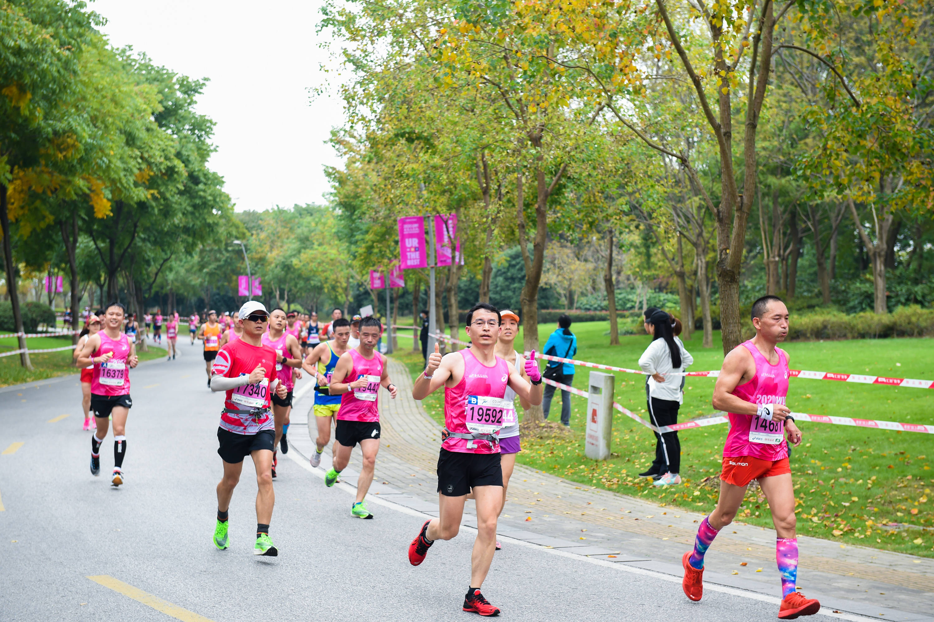 沙滩排球女主英文名叫什么(奥运女排赛场上，你听到的《卡路里》等“神曲”都是他选的丨揭秘)-华海博客